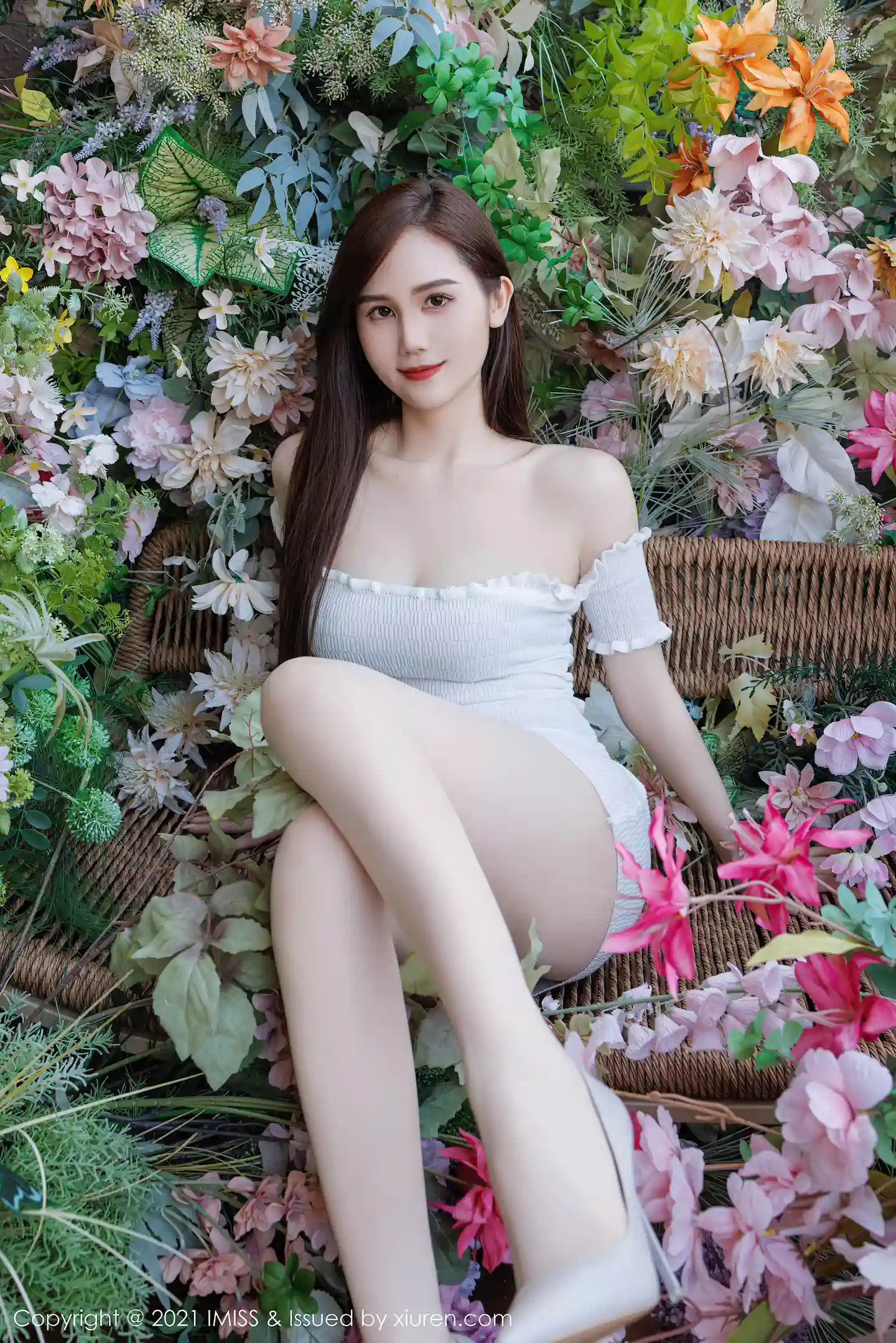 图片[4]-[IMISS爱蜜社]Vol.761 女神SISY思白色露肩连衣裙露紫色蕾丝内衣秀完美身材诱惑写真43P-秀人网官方网站